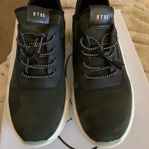 UNISEX Steve Madden WOMENS 10 MENS 8